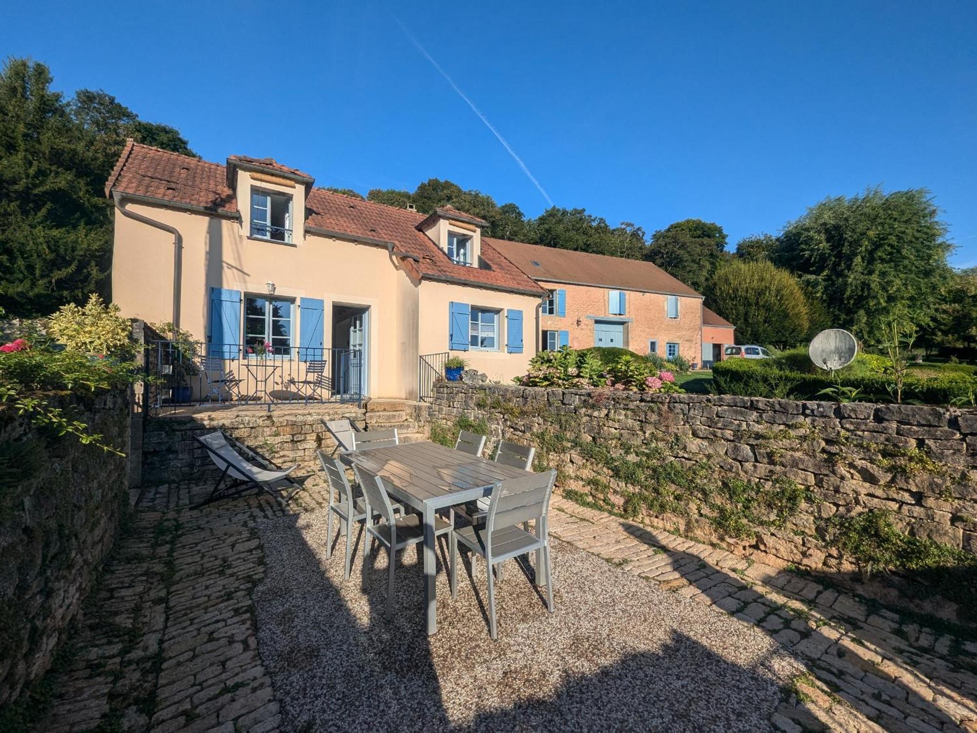 Maison Charmante A Langres Avec Wi-Fi Et Parking - Fr-1-611-43 Eksteriør bilde